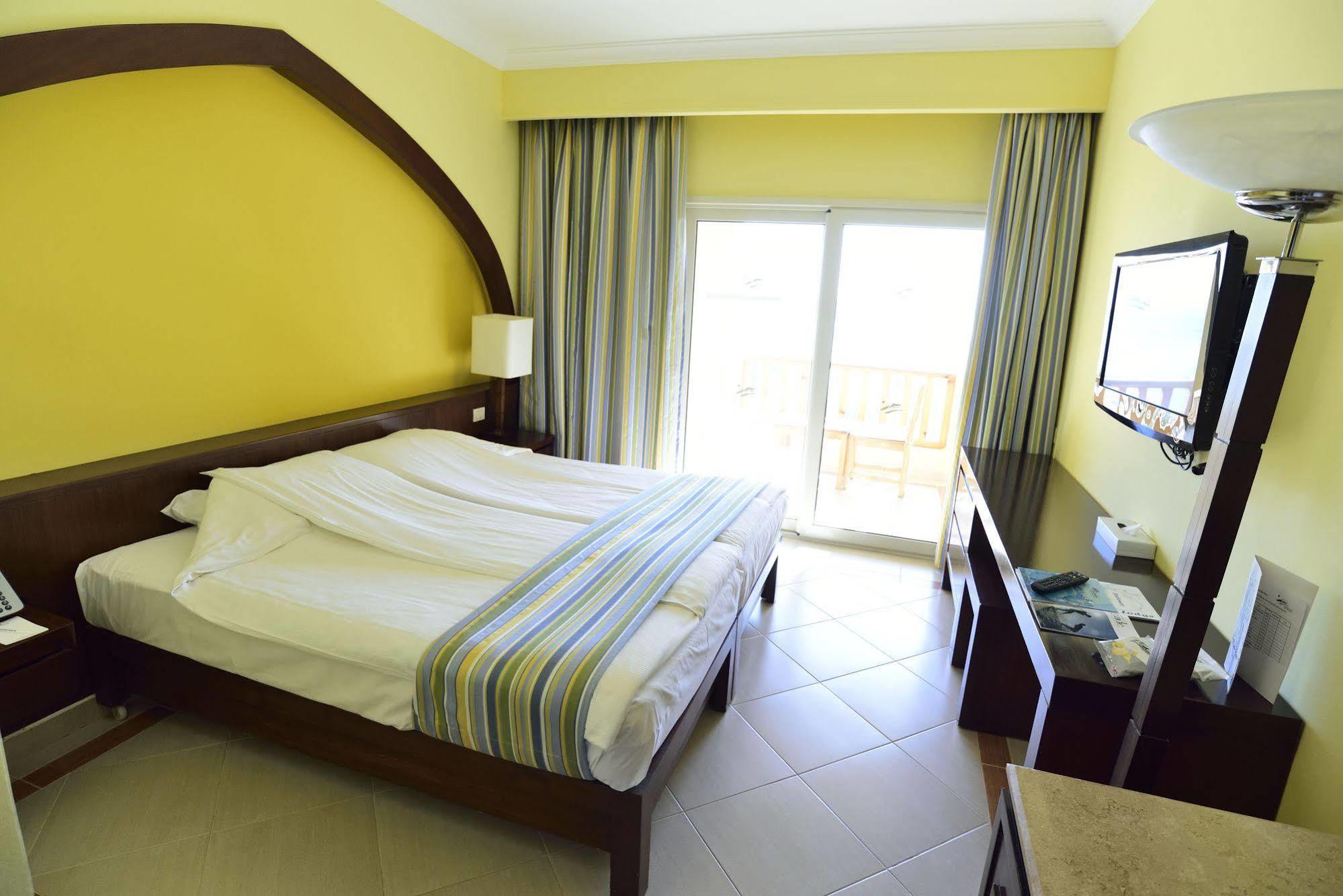 The Breakers Diving And Surfing Lodge Soma Bay Hurghada Eksteriør billede