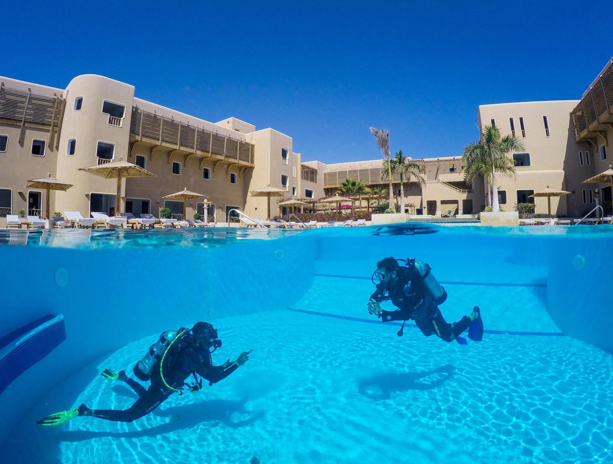 The Breakers Diving And Surfing Lodge Soma Bay Hurghada Eksteriør billede